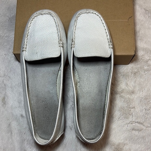 AEROSOLES Off-White Leather Flats - Picture 6 of 8